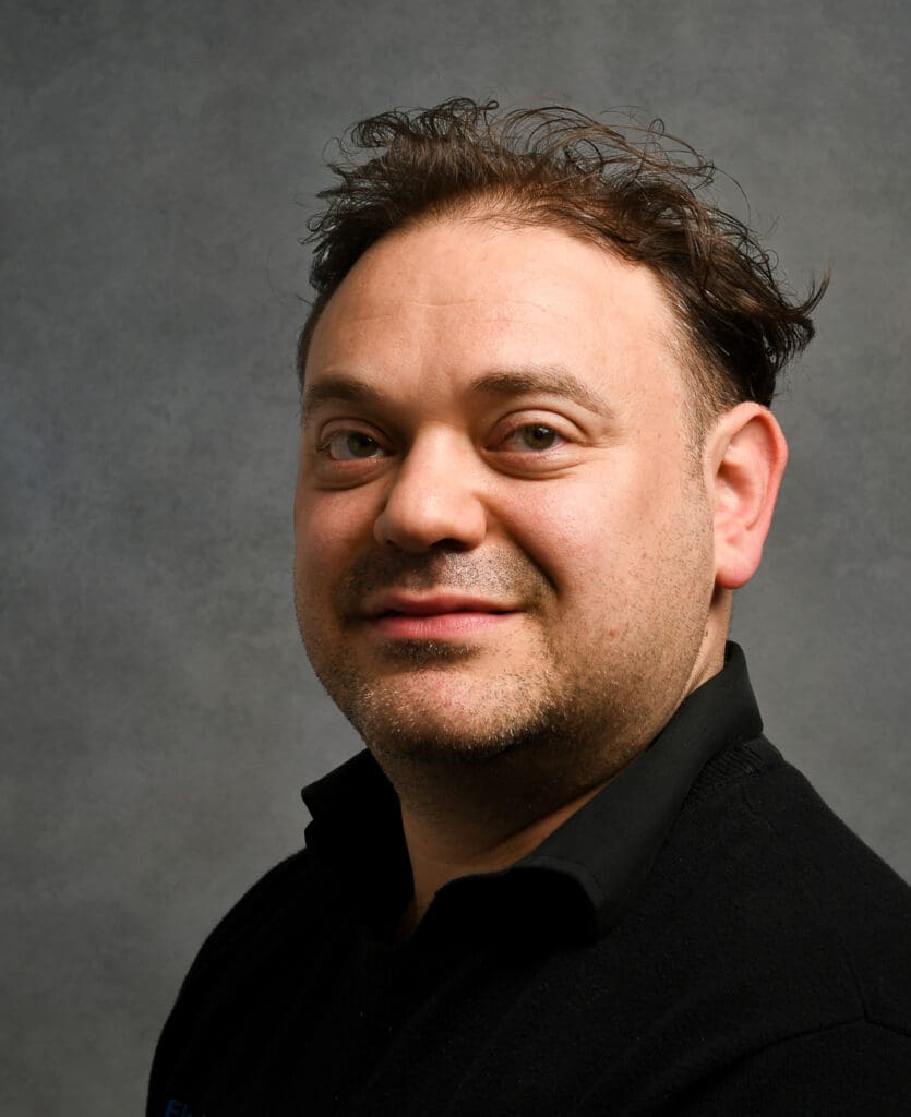 Corporate Headshot of Roberto DeRienzo from Dr Electrical